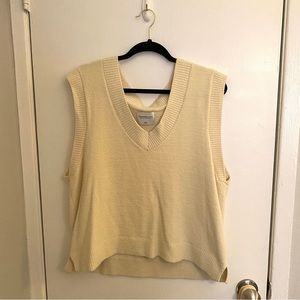 Abercrombie Cropped V-Neck Sweater Vest